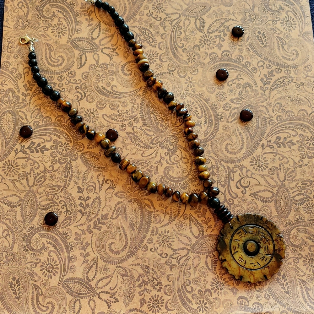 Women's necklace